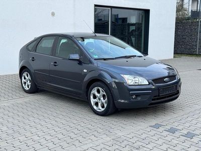 Usata Ford Focus Ghia 125 CV (91 kW) 2007 Grigio Utilitaria
