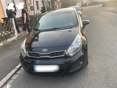 Gebraucht Kia Rio 109 PS (80 kW) 2014 Schwarz Limousine