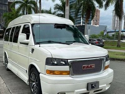 Weiß Gebraucht 2013 GMC Savana Van / Kleinbus | 49.500 €