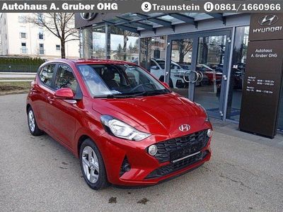 Gebraucht Hyundai i10 Trend 67 PS (49 kW) 2023 Rot (metallic) Kleinwagen