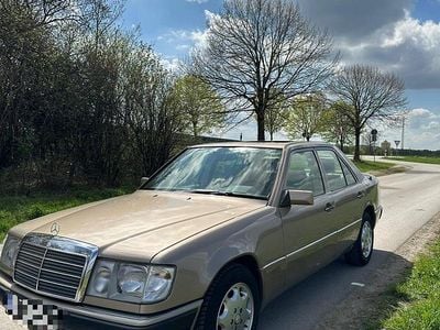 Second-hand Mercedes E230 132 CP (97 kW) 1992 Gri Berlinǎ