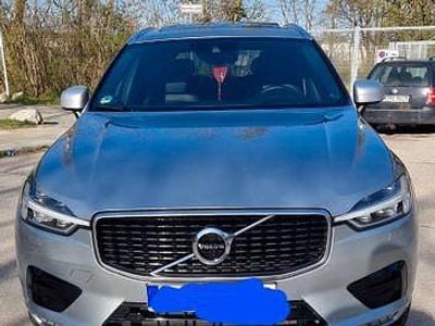 Second-hand Volvo XC60 R-Design 190 CP (139 kW) 2018 Negru SUV