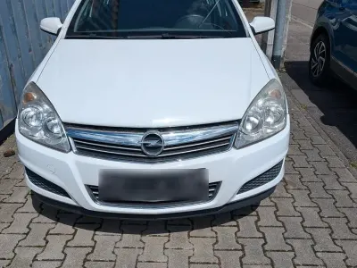Gebraucht Opel Astra Edition 116 PS (85 kW) 2009 Weiß Limousine