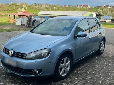 Gebraucht VW Golf VI Team 105 PS (77 kW) 2011 Blau Kleinwagen