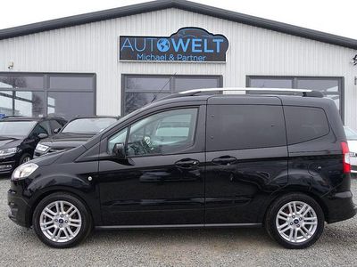 Schwarz Gebraucht 2017 Ford Tourneo Courier Van / Kleinbus | 8.990 € (Fairer Preis)