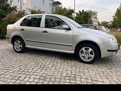 Grau Gebraucht 2004 Skoda Fabia Kleinwagen | 2.600 € (Fairer Preis)