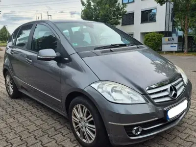 Gebraucht Mercedes A180 Elegance 116 PS (85 kW) 2010 Grau Van / Kleinbus