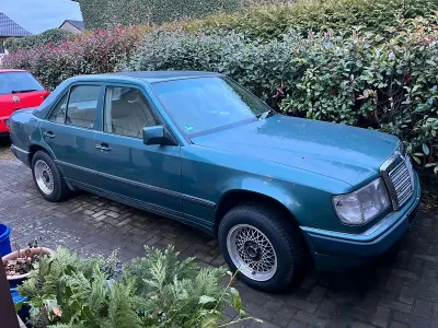 Gebraucht Mercedes 230 135 PS (99 kW) 1985 Grün Limousine