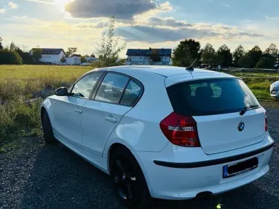 Gebraucht BMW 118 Sport Line 143 PS (105 kW) 2009 Weiß Kleinwagen