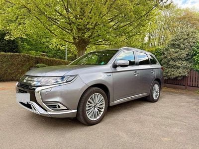 Second-hand Mitsubishi Outlander P-HEV Plus 224 CP (164 kW) 2020 Gri SUV