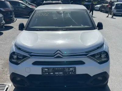 Gebraucht Citroën C4 131 PS (96 kW) 2021 Weiß Limousine