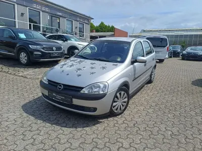 Używany Opel Corsa Sport 75 KM (55 kW) 2002 Srebrny Hatchback