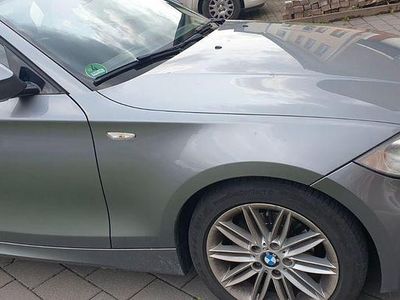 Grau Gebraucht 2010 BMW 116 Sport Line Kleinwagen | 5.200 € (Fairer Preis)
