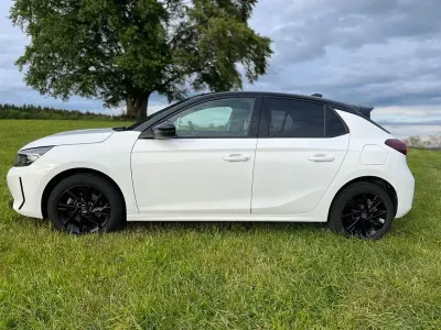 Używany Opel Corsa GS Line 101 KM (74 kW) 2023 Biały Hatchback