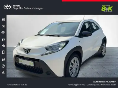 Gebraucht Toyota Aygo X X-play 72 PS (52 kW) 2023 Schneeweiß SUV