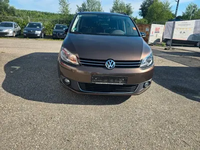 Gebraucht VW Touran Match 140 PS (102 kW) 2013 Braun Van / Kleinbus