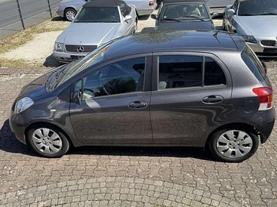 Usata Toyota Yaris Cool 101 CV (74 kW) 2009 Grigio Utilitaria