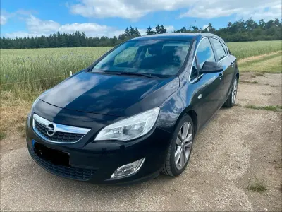 Gebraucht Opel Astra Cosmo 116 PS (85 kW) 2010 Schwarz Limousine