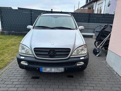 Gebraucht Mercedes ML270 163 PS (119 kW) 2002 Silber SUV
