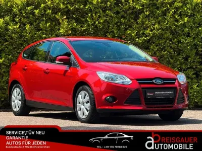 Gebraucht Ford Focus Trend 105 PS (77 kW) 2011 Rot Limousine