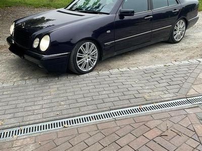 Mercedes E200