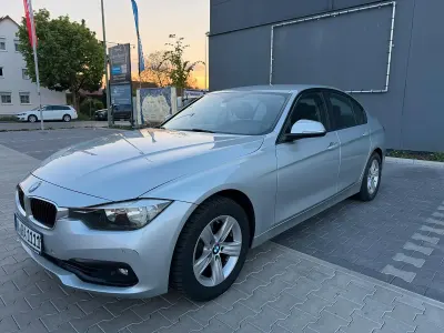 Gebraucht BMW 318 Advantage 136 PS (100 kW) 2016 Silber Limousine