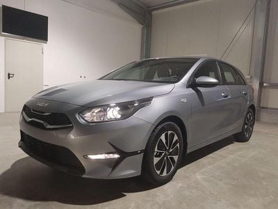Neu Kia Ceed 101 PS (74 kW) 2025 Lunargrau metallic Kleinwagen