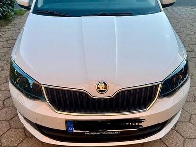 Weiß Gebraucht 2017 Skoda Fabia Drive Kleinwagen | 12.000 € (Fairer Preis)