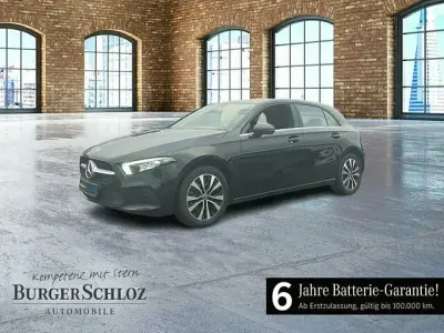 Gebraucht Mercedes A250 Style 160 PS (117 kW) 2022 Unilack nachtschwarz Limousine
