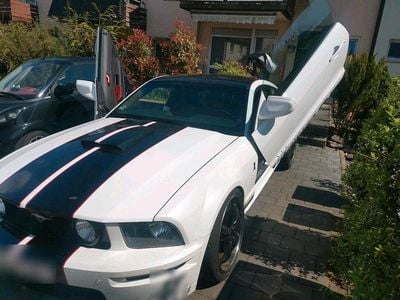 Usata Ford Mustang GT 320 CV (235 kW) 2007 Bianco Coupé
