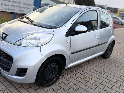 Gebraucht Peugeot 107 Urban Move 68 PS (50 kW) 2008 Grau Kleinwagen