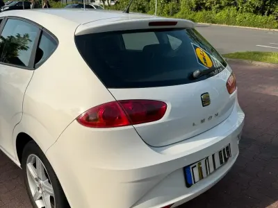 Gebraucht Seat Leon 105 PS (77 kW) 2012 Weiß Limousine