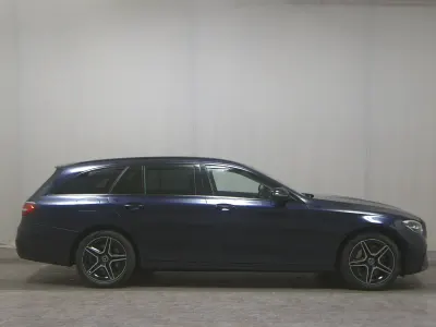 Gebraucht Mercedes E300 AMG line 306 PS (225 kW) 2022 Blau metallic Limousine