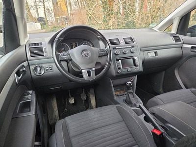 Gebraucht VW Touran Cup 105 PS (77 kW) 2014 Schwarz Van / Kleinbus