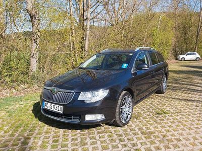 Gebraucht Skoda Superb Ambition 140 PS (102 kW) 2012 Schwarz Kombi