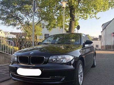 Gebraucht BMW 116 122 PS (89 kW) 2009 Schwarz Kleinwagen