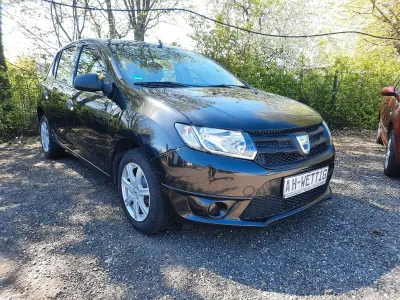 Gebraucht Dacia Sandero 75 PS (55 kW) 2014 Schwarz Limousine