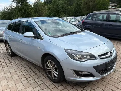 Gebraucht Opel Astra Innovation 165 PS (121 kW) 2014 Blau Kombi
