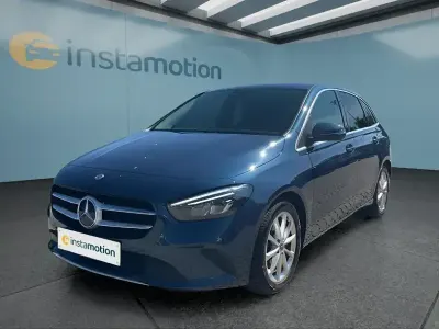 Gebraucht Mercedes B200 163 PS (119 kW) 2020 Blau Kleinwagen