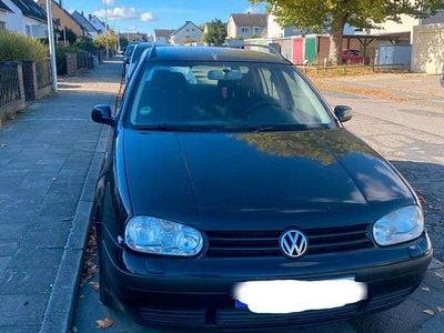 Schwarz Gebraucht 2002 VW Golf IV Kombi | 1.500 € (Fairer Preis)