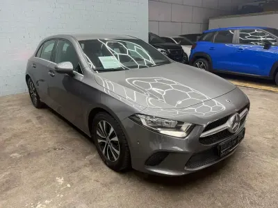 Gebraucht Mercedes A180 116 PS (85 kW) 2019 Grau Limousine