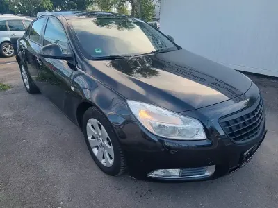 Gebraucht Opel Insignia Design Edition 116 PS (85 kW) 2012 Schwarz Limousine