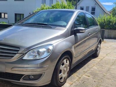 Mercedes B200