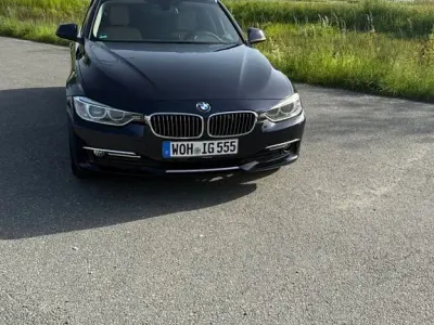 Gebraucht BMW 318 Luxury Line 143 PS (105 kW) 2013 Blau Limousine