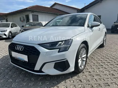 Gebraucht Audi A3 116 PS (85 kW) 2023 Gletscherweiss Limousine