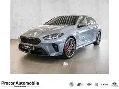 Neu BMW 123 204 PS (150 kW) 2026 Grau (bmw individual storm bay metallic) Kleinwagen