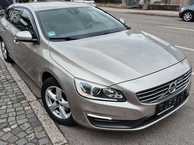 Usata Volvo V60 Kinetic 114 CV (83 kW) 2013 Oro Station wagon