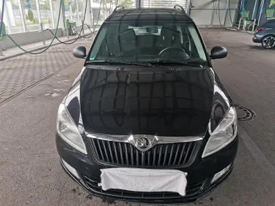 Gebraucht Skoda Roomster Plus Edition 86 PS (63 kW) 2014 Schwarzmagic perleffekt Van / Kleinbus