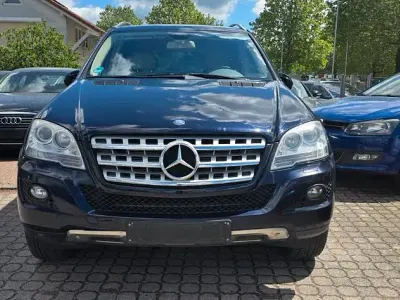 Gebraucht Mercedes ML350 224 PS (164 kW) 2010 Blau SUV