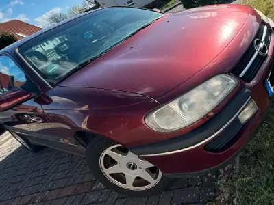 Usata Opel Omega 116 CV (85 kW) 1997 Rosso Berlina